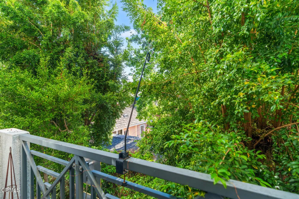 111 S Oak Knoll Avenue #107 Pasadena, CA 91101