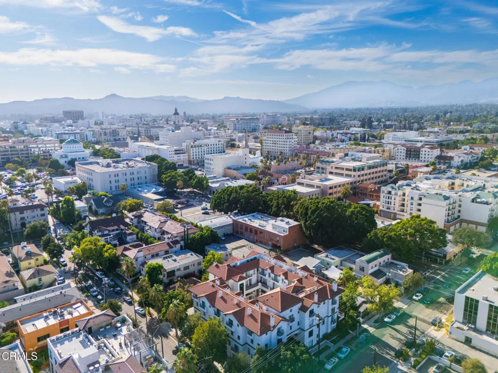 111 S Oak Knoll Avenue #107 Pasadena, CA 91101