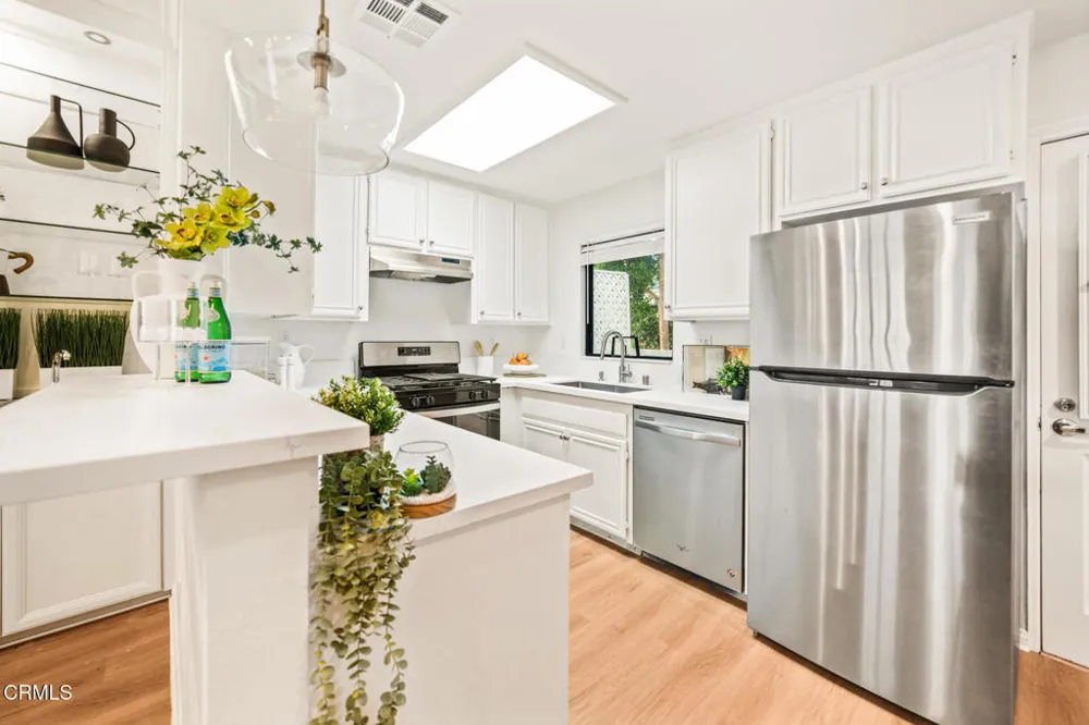 111 S Oak Knoll Avenue #107 Pasadena, CA 91101