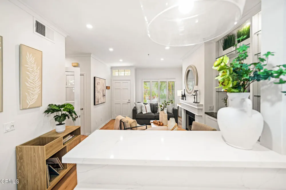 111 S Oak Knoll Avenue #107 Pasadena, CA 91101