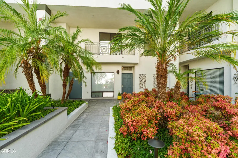 111 S Oak Knoll Avenue #107 Pasadena, CA 91101