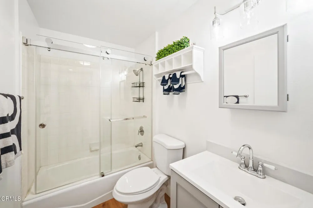 111 S Oak Knoll Avenue #107 Pasadena, CA 91101
