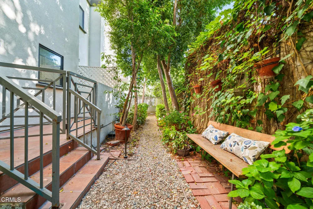 111 S Oak Knoll Avenue #107 Pasadena, CA 91101