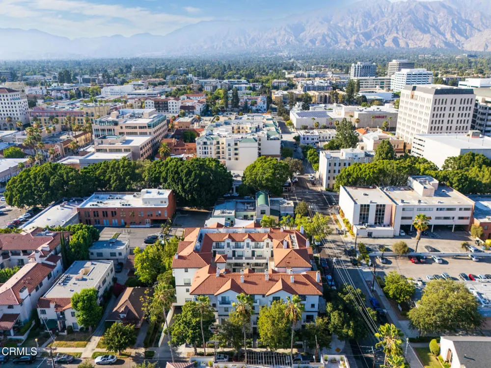 111 S Oak Knoll Avenue #107 Pasadena, CA 91101