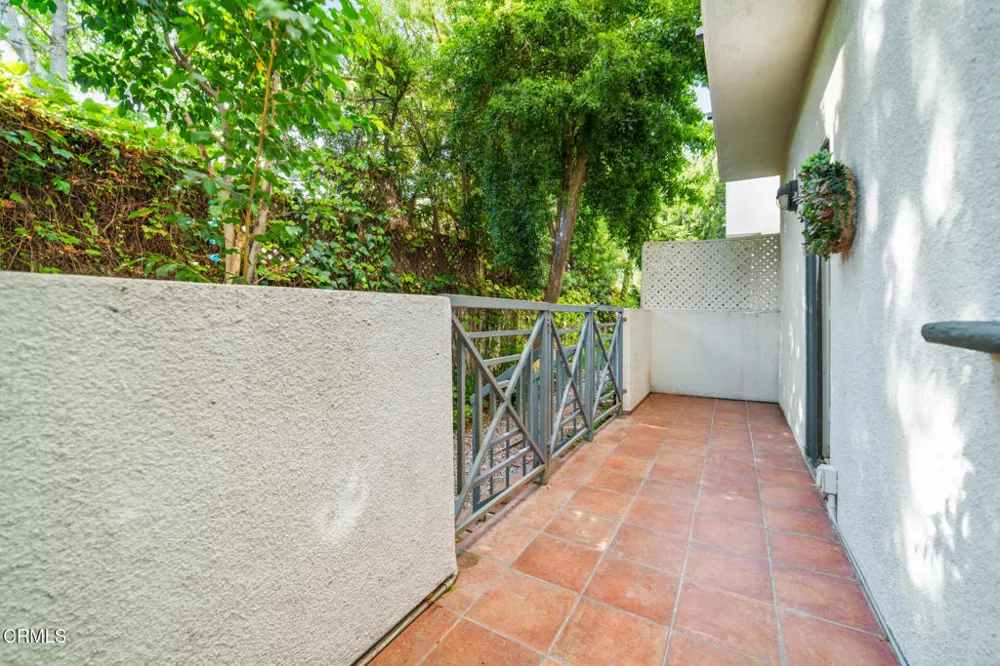 111 S Oak Knoll Avenue #107 Pasadena, CA 91101