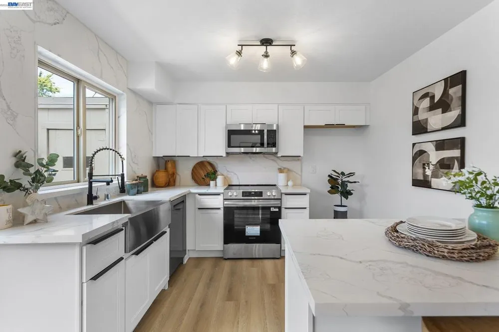 14715 Doolittle Dr San Leandro, CA 94577