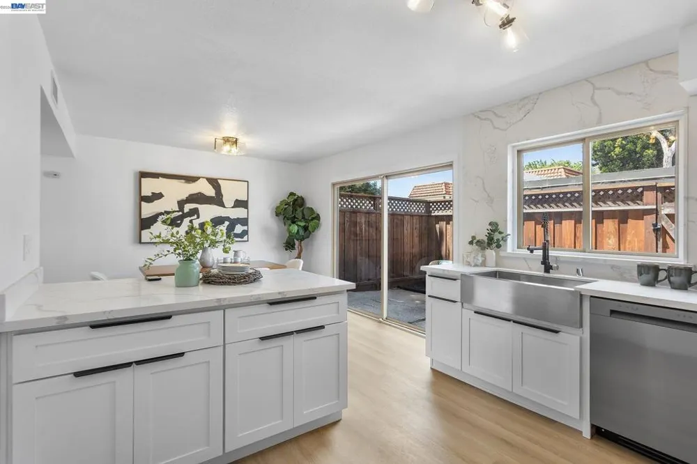 14715 Doolittle Dr San Leandro, CA 94577