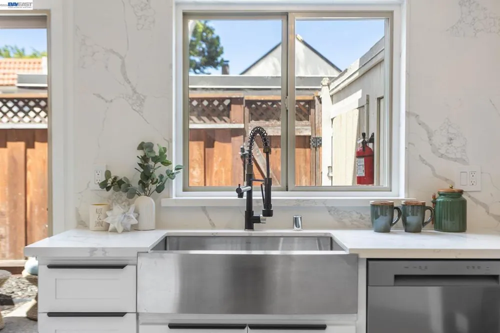 14715 Doolittle Dr San Leandro, CA 94577