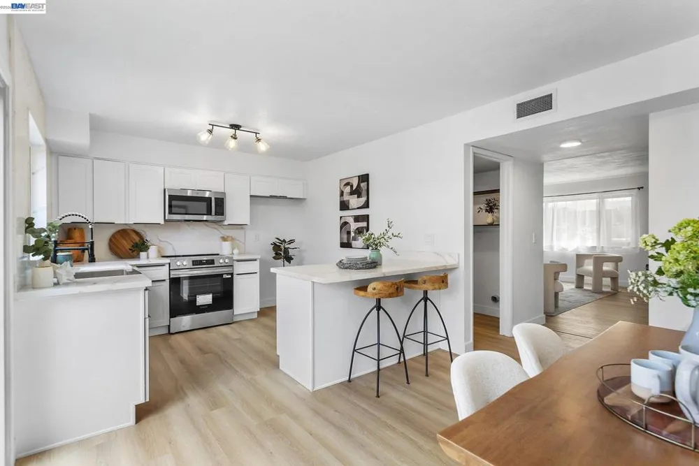 14715 Doolittle Dr San Leandro, CA 94577
