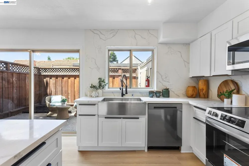 14715 Doolittle Dr San Leandro, CA 94577