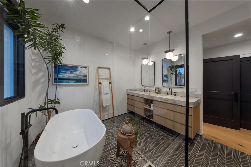 122 22nd Street Huntington Beach, CA 92648