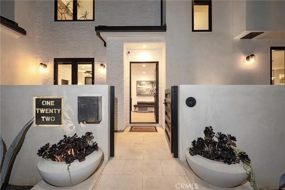 122 22nd Street Huntington Beach, CA 92648