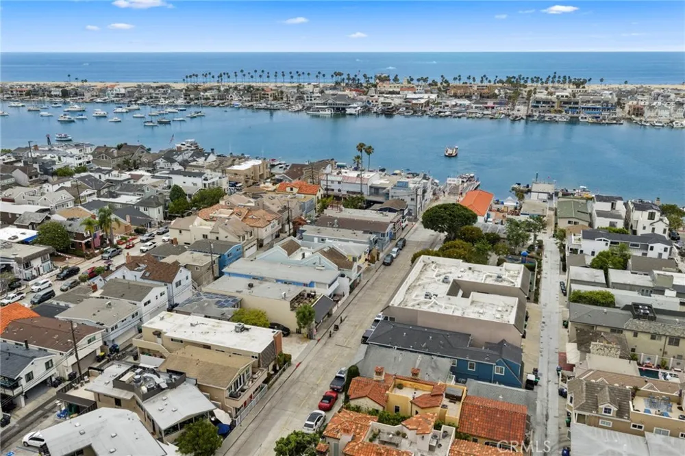 122 Agate Newport Beach, CA 92662