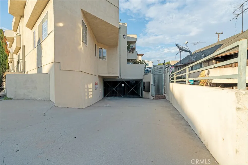 7050 S La Cienega Boulevard #6 Inglewood, CA 90302