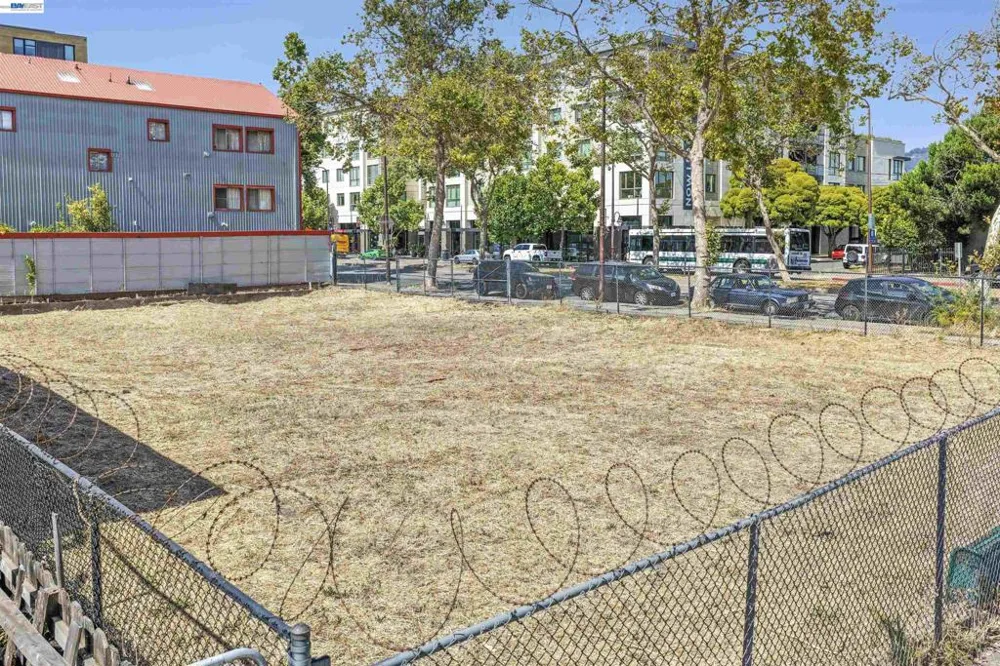 3020 San Pablo Ave Berkeley, CA 94702