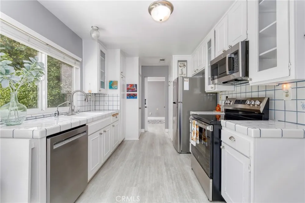 19368 Avenue Of The Oaks Newhall, CA 91321