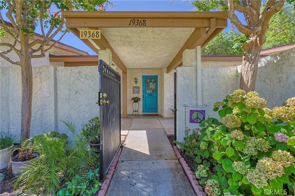 19368 Avenue Of The Oaks Newhall, CA 91321