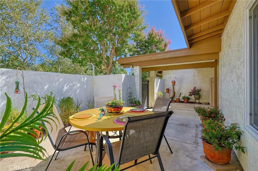 19368 Avenue Of The Oaks Newhall, CA 91321