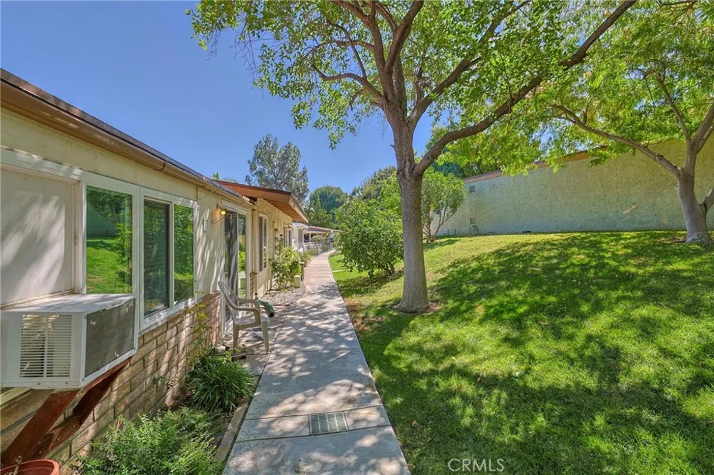 19368 Avenue Of The Oaks Newhall, CA 91321