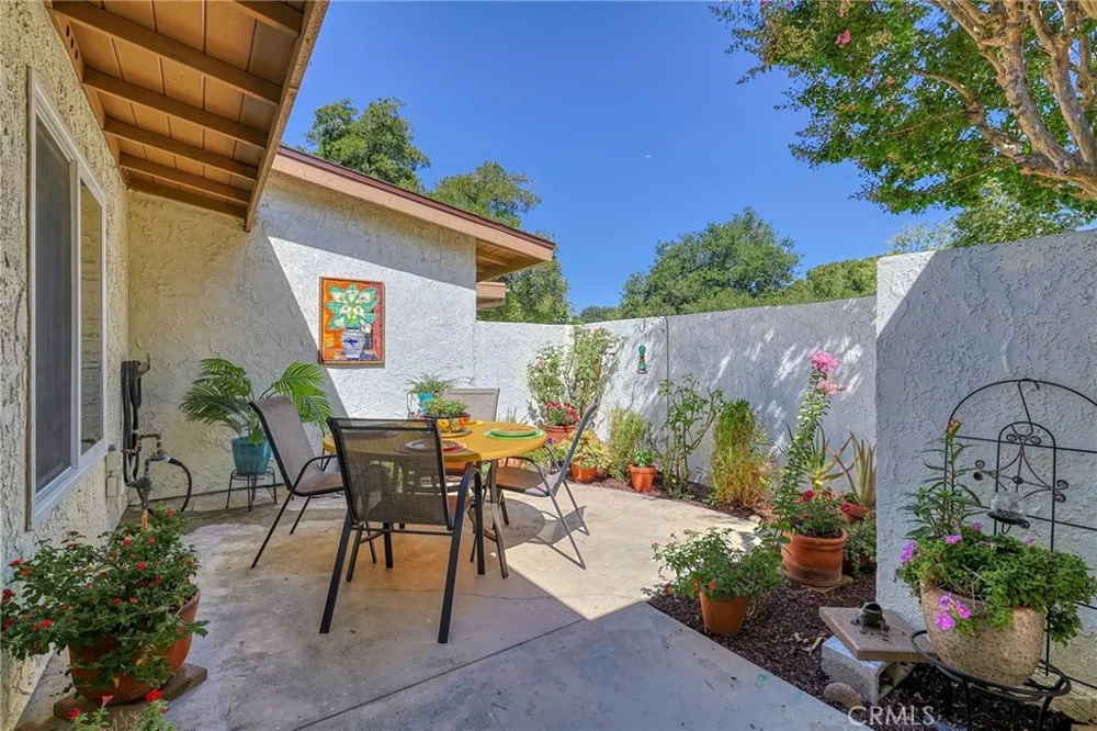 19368 Avenue Of The Oaks Newhall, CA 91321