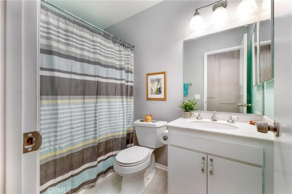 19368 Avenue Of The Oaks Newhall, CA 91321
