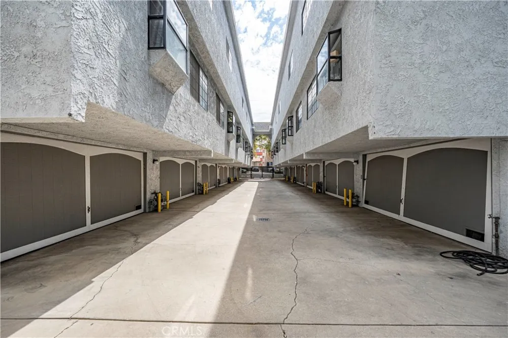 1221 Sycamore #5 Los Angeles, CA 90038