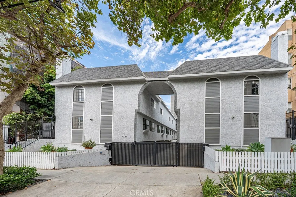 1221 Sycamore #5 Los Angeles, CA 90038