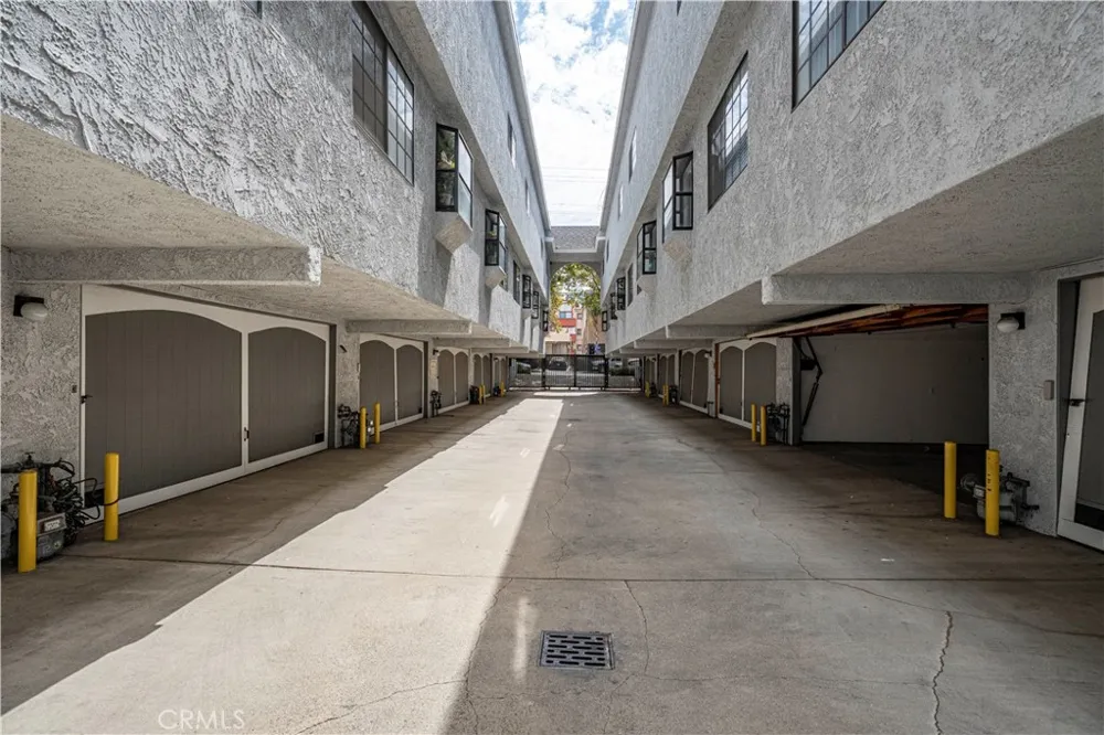 1221 Sycamore #5 Los Angeles, CA 90038