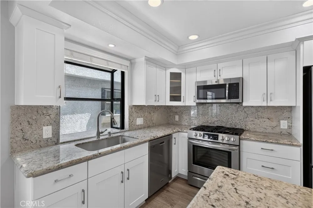 1221 Sycamore #5 Los Angeles, CA 90038