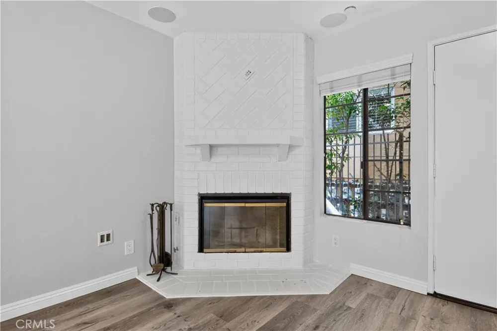 1221 Sycamore #5 Los Angeles, CA 90038