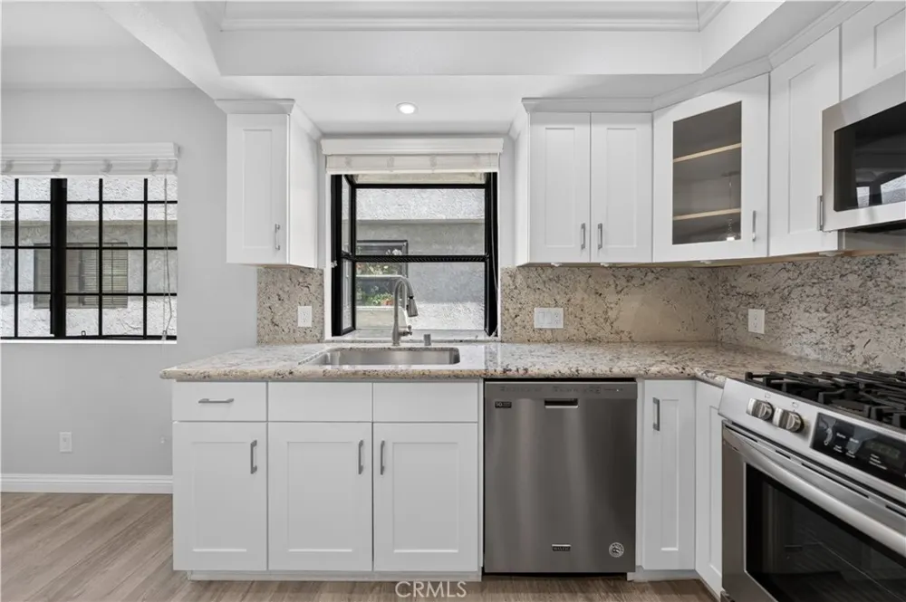 1221 Sycamore #5 Los Angeles, CA 90038