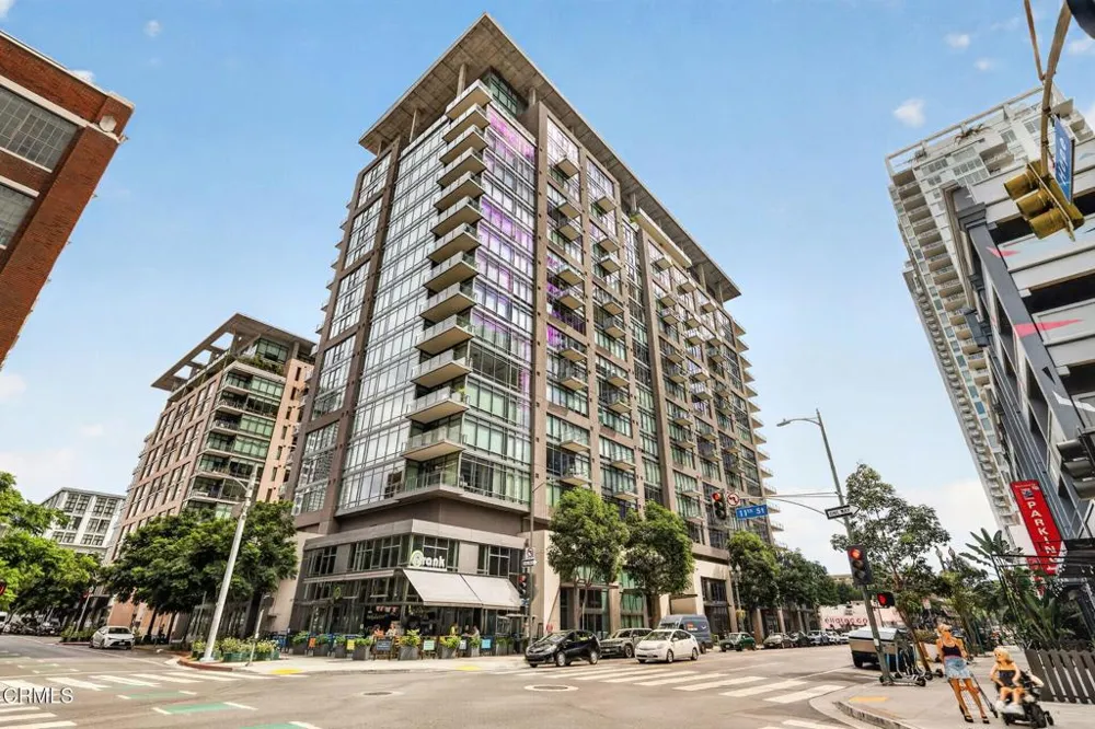 1100 S Hope Street #PH104 Los Angeles, CA 90015