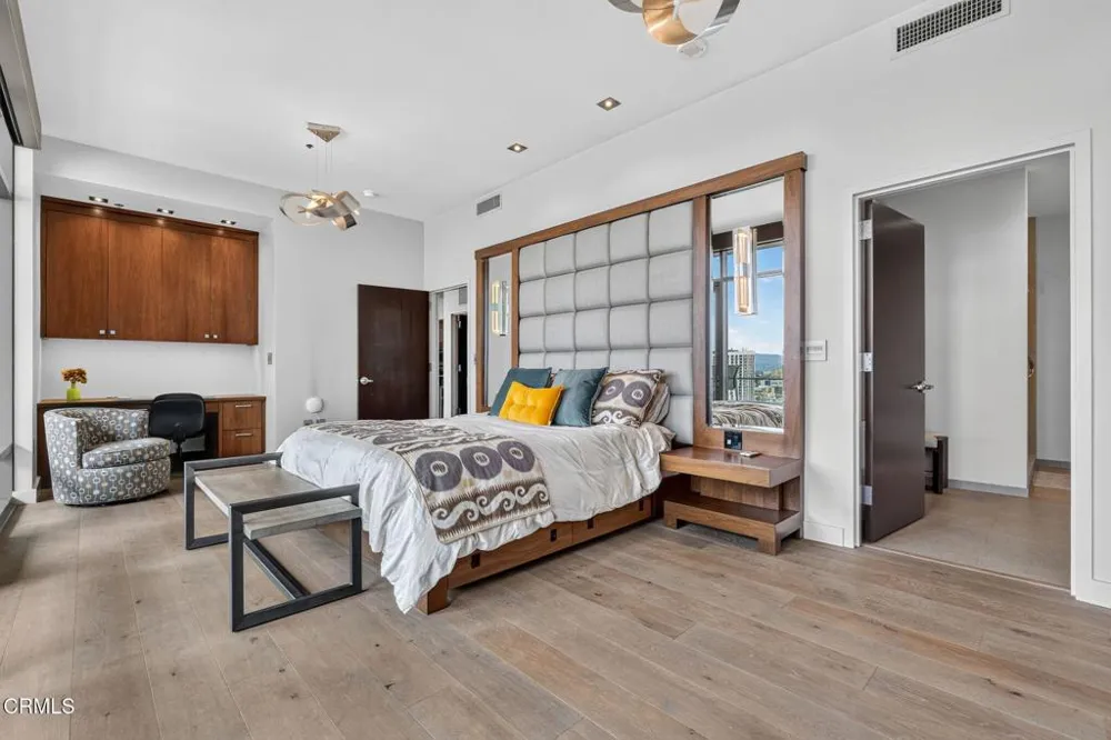 1100 S Hope Street #PH104 Los Angeles, CA 90015