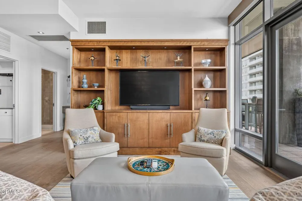 1100 S Hope Street #PH104 Los Angeles, CA 90015