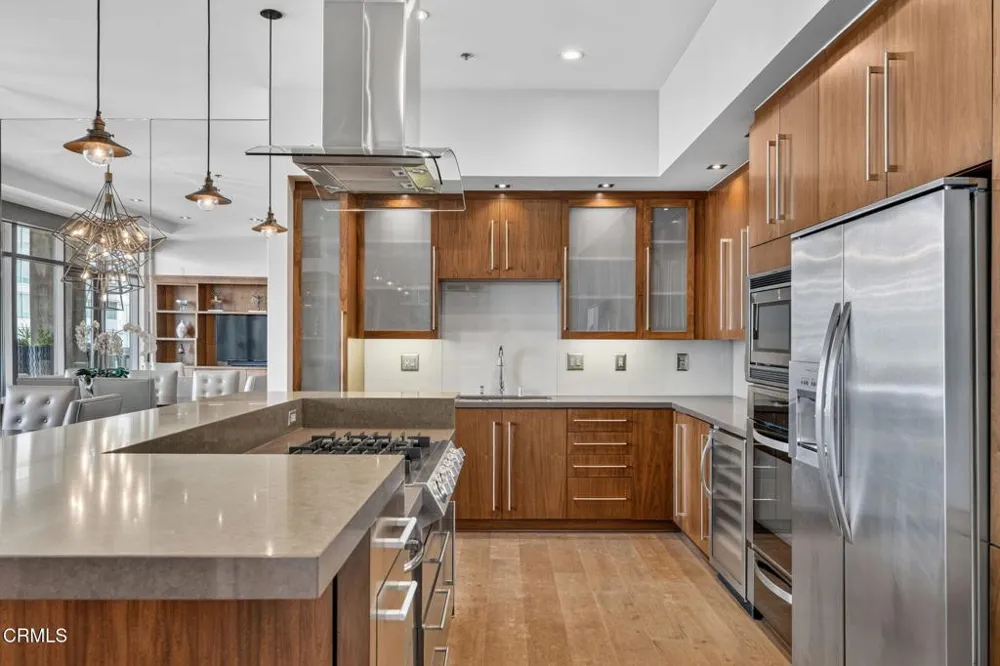 1100 S Hope Street #PH104 Los Angeles, CA 90015