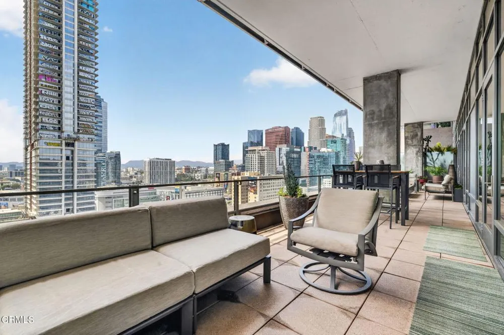 1100 S Hope Street #PH104 Los Angeles, CA 90015