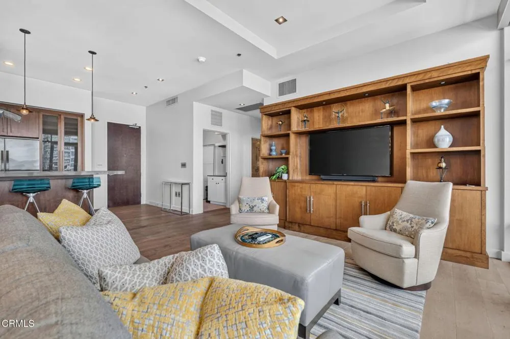 1100 S Hope Street #PH104 Los Angeles, CA 90015