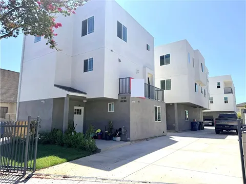 1035 S Woods