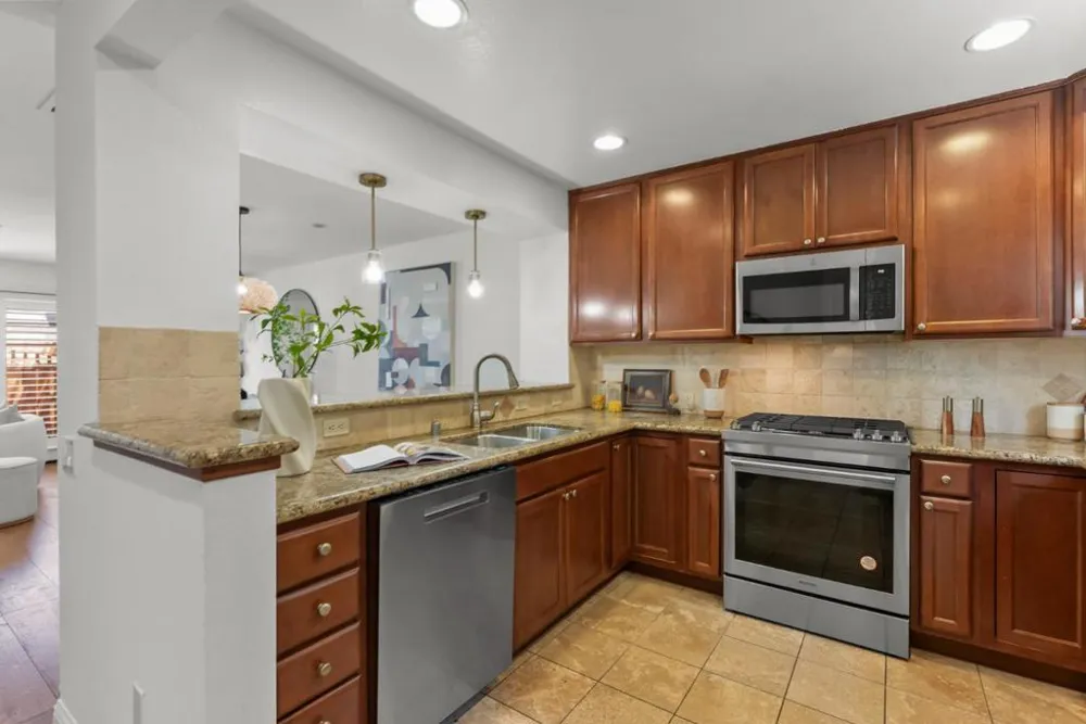 857 Carlisle Way #128 Sunnyvale, CA 94087
