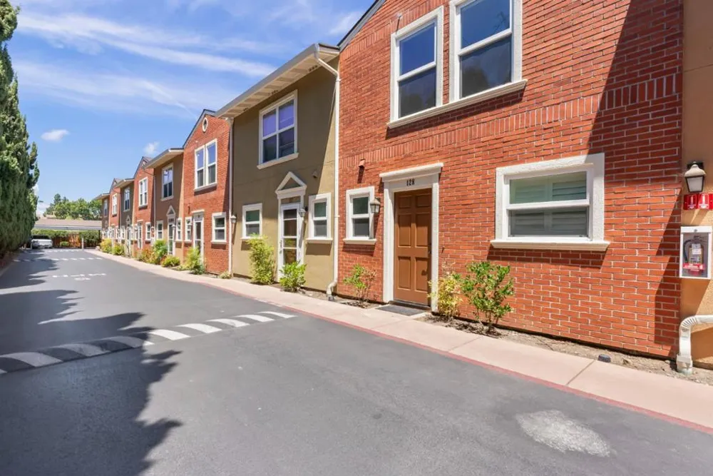 857 Carlisle Way #128 Sunnyvale, CA 94087