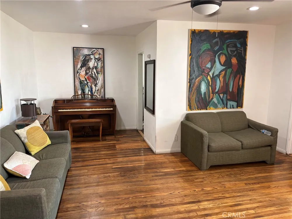 8441 Rincon Avenue Sun Valley, CA 91352