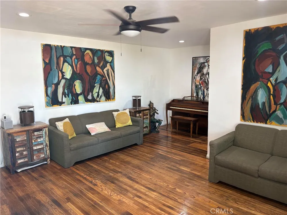 8441 Rincon Avenue Sun Valley, CA 91352