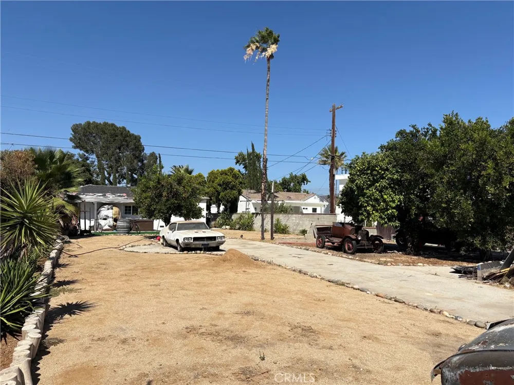 8441 Rincon Avenue Sun Valley, CA 91352