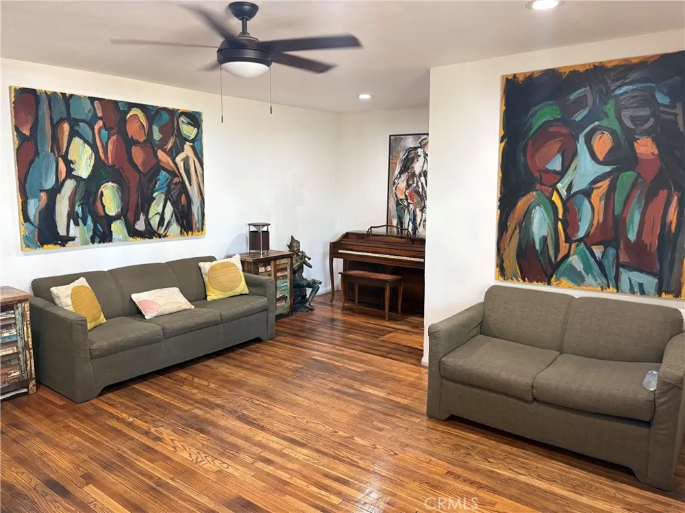 8441 Rincon Avenue Sun Valley, CA 91352