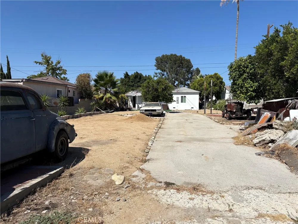 8441 Rincon Avenue Sun Valley, CA 91352