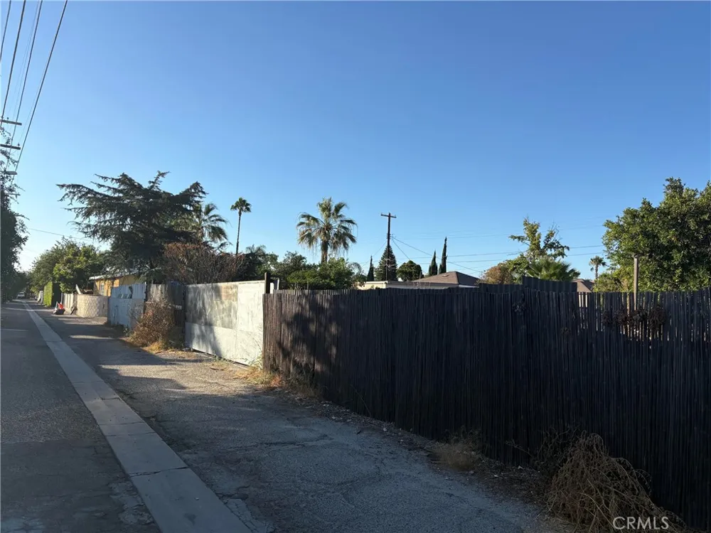 8441 Rincon Avenue Sun Valley, CA 91352