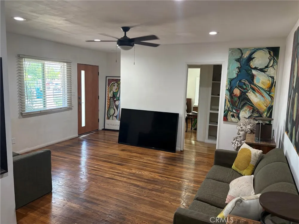 8441 Rincon Avenue Sun Valley, CA 91352