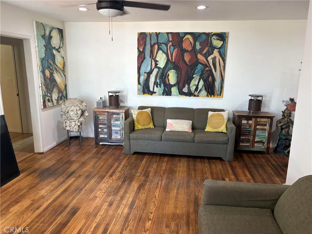 8441 Rincon Avenue Sun Valley, CA 91352