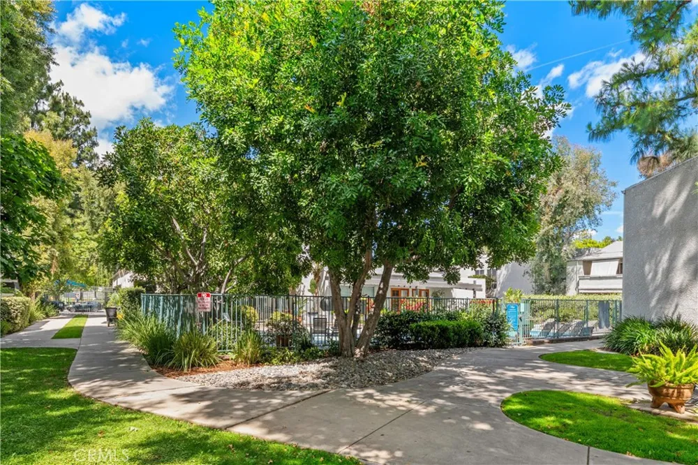 20134 Leadwell #126 Winnetka, CA 91306