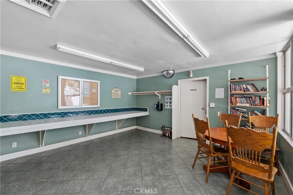 20134 Leadwell #126 Winnetka, CA 91306